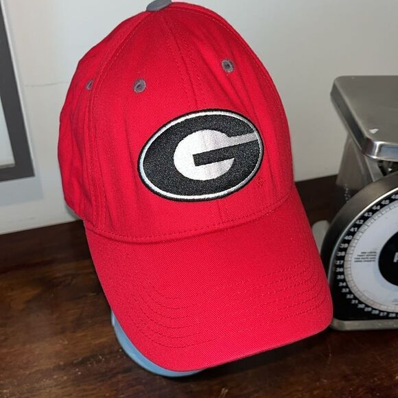 Red creased Georgia Bulldogs UGA Football Snapback Velcro strap adjustable Cap - Picture 1 of 5